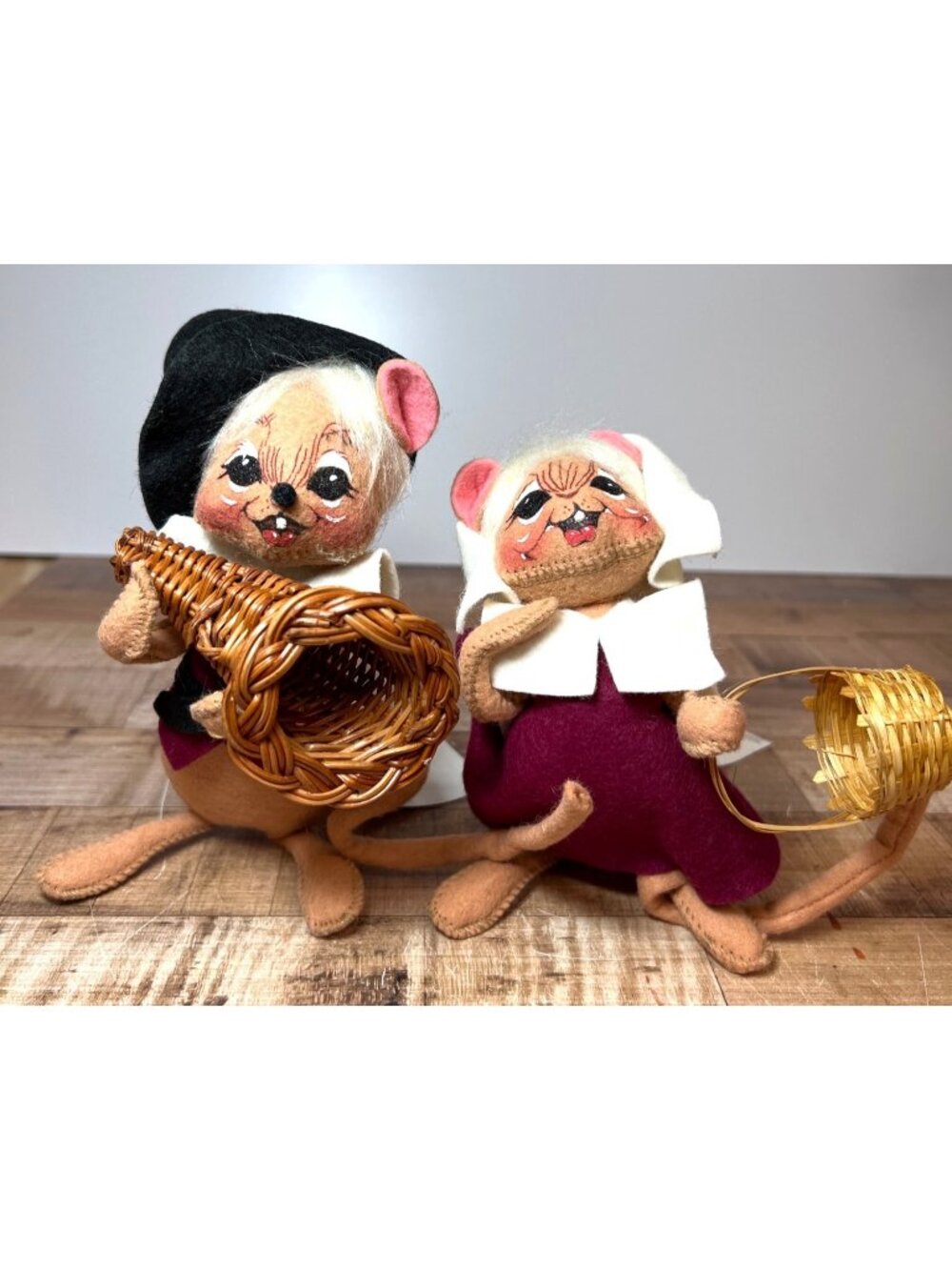 2 Annalee Dolls Pilgrim Boy and Girl Thanksgiving 307601, 307701 Tags & Org Bag